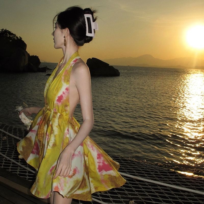 VCollar Seaside Holiday Backless Sexy Yellow French Sunset Printed Beach Dress Halter Dress Short Skirt Hot Girl MCWB