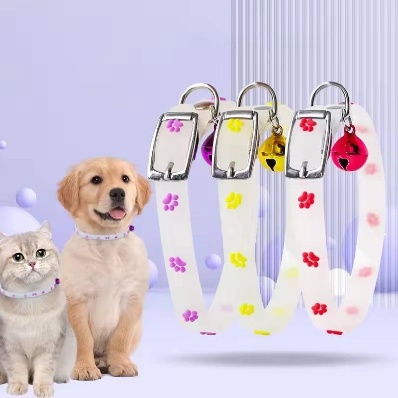 {Hot sale}Pet Glowing Kucing Collar with Bells Glow at Night Dogs Cats Necklace Light Luminous Neck Ring Accessories
