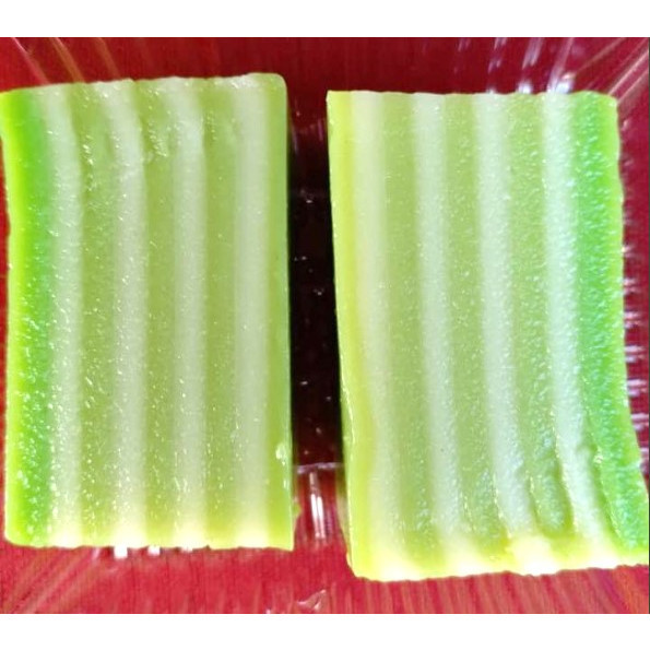 Klang Food Centre Kuih Lapis 巴生小食馆九层糕 (青色)(Green)2 pieces 片/ pack 包 (Vegetarian)(素食)
