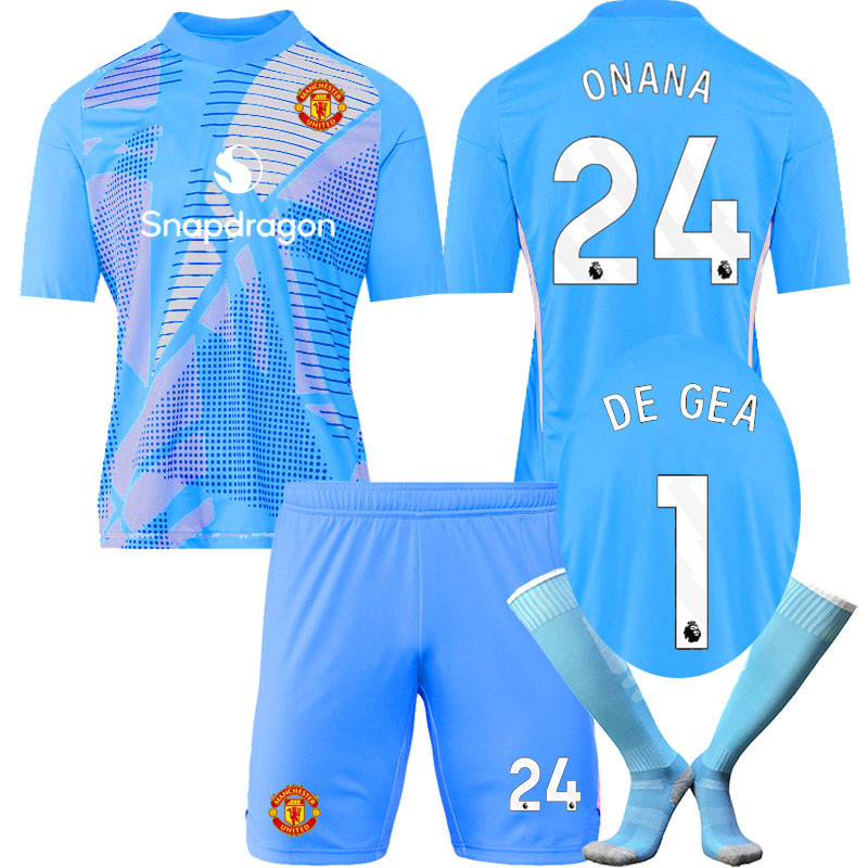 2425 goalkeeper wearing No. 24 Onana No. 1 David De Gea shirt with blue short-sleeved tracksuit