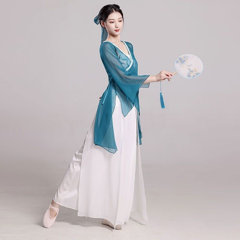 典舞蹈服女身韵飘逸仙气纱衣古风中国舞演出服民族舞练功服上衣Classical dance attire with graceful and ethereal female body, fairy like aura, and ancient gauze clothing20240510
