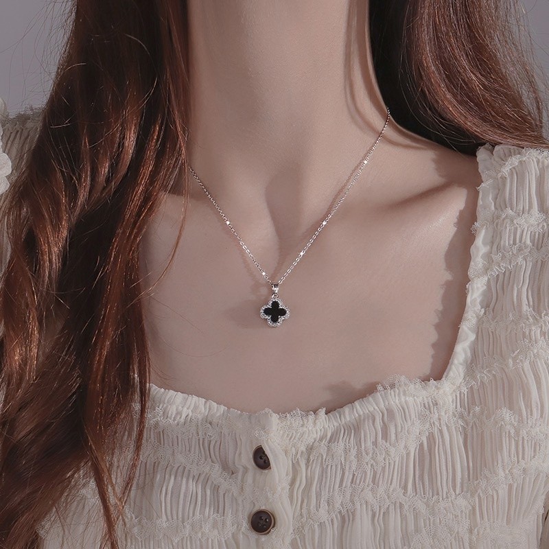 Vintage Four Leaf Clover Pendant Necklace for Women Gift Fashion Luxury Flower Choker Gold Plated Necklace Jewelry Party
