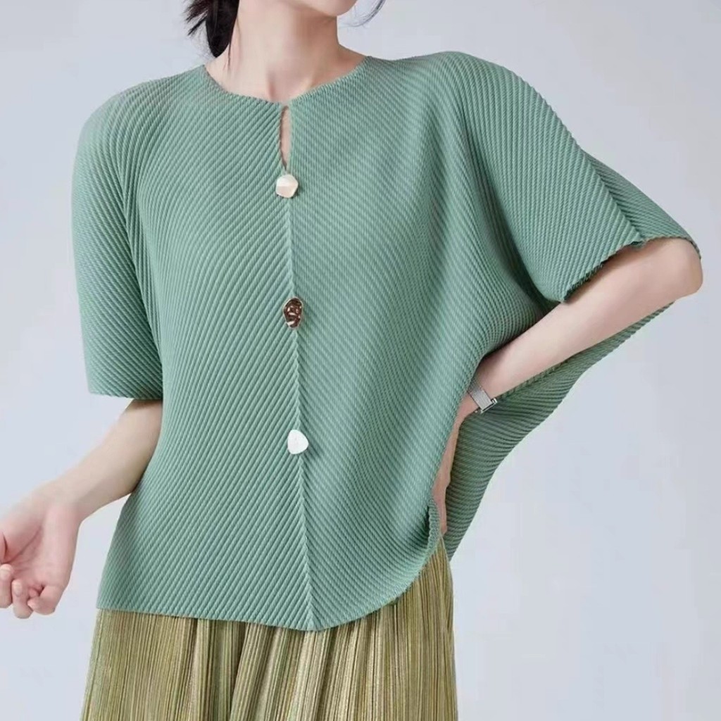 Miyake Dragon Scale Pleated Women's T-Shirt High-End Button Design Beautiful Color All-Match Fashion Slimmer Look