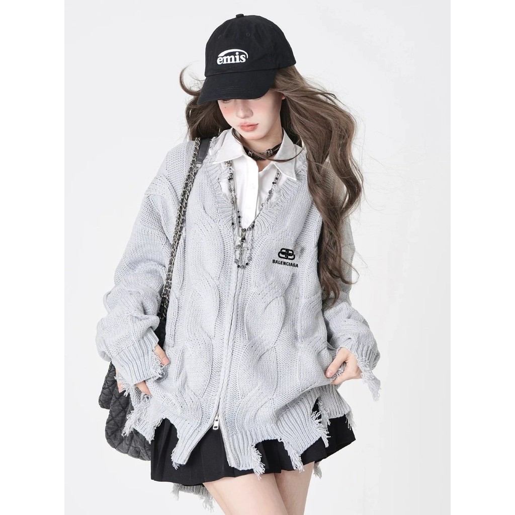 2024 Autumn Winter, Fashion Stage Welcomes A Unique Charming Single Product -- Sense of Destruction Senior Sister V-Neck Long-Sleeved Knitted Jacket Twist Sweater