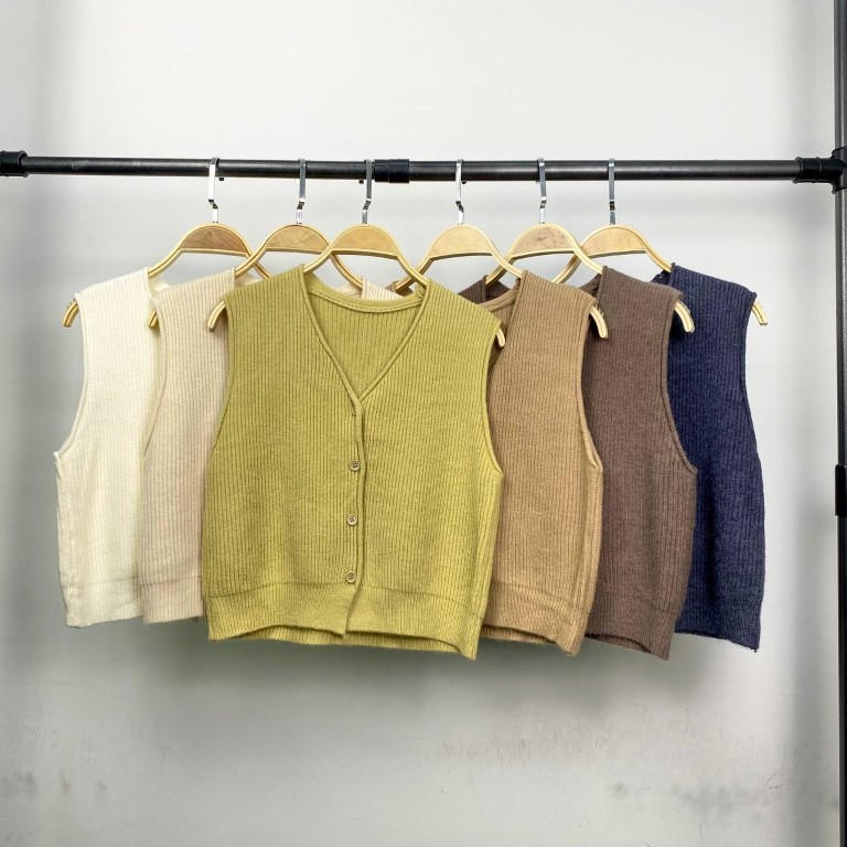 QFM Joanna Vest Knitted (3931) Knitwear Vest Cute Viral