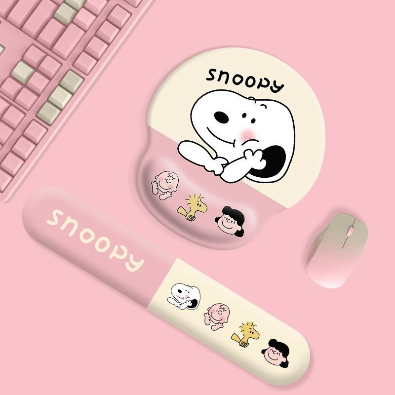 [Ready Stock] Cartoon Snoopy Mouse Pad Wrist Protection Cute Three-Dimensional Keyboard Hand Rest Desk Pad Silicone Gaming Office 3D Upholstery Student Party Office Worker Cartoon Animation Merchandise