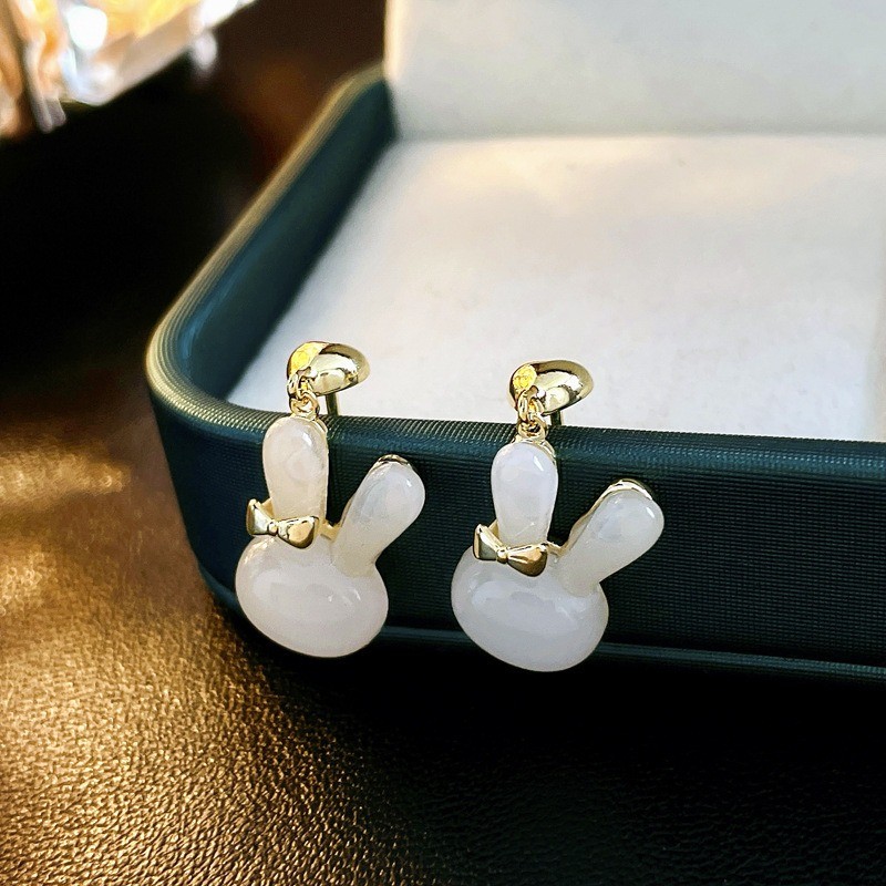 Luxury Jade Rabbit Heart Earrings - Year of the Zodiac Drop Earrings, Artisan Crafted Minimalist Hoops, Exquisite Birthstone Jewelry for Women
