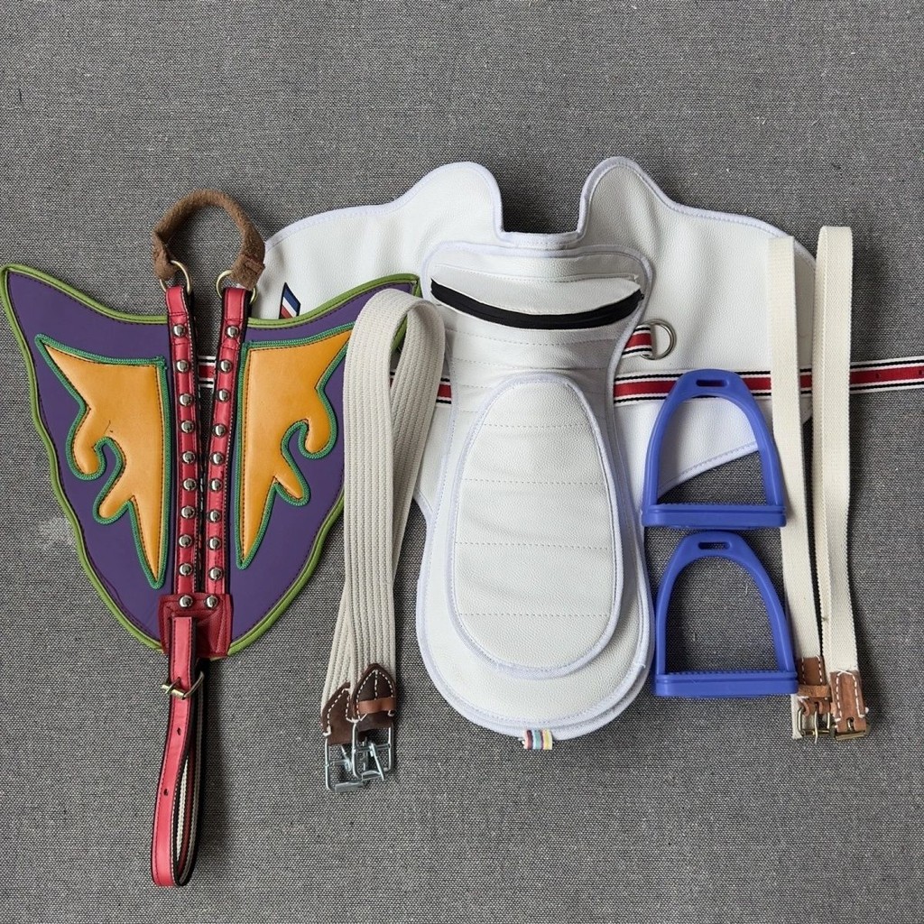 New Small Saddle Lightweight Boneless Saddle Full Set Semi-Leather Good Quality Ethnic Ethnic Equestrian Supplies Horse Equipment