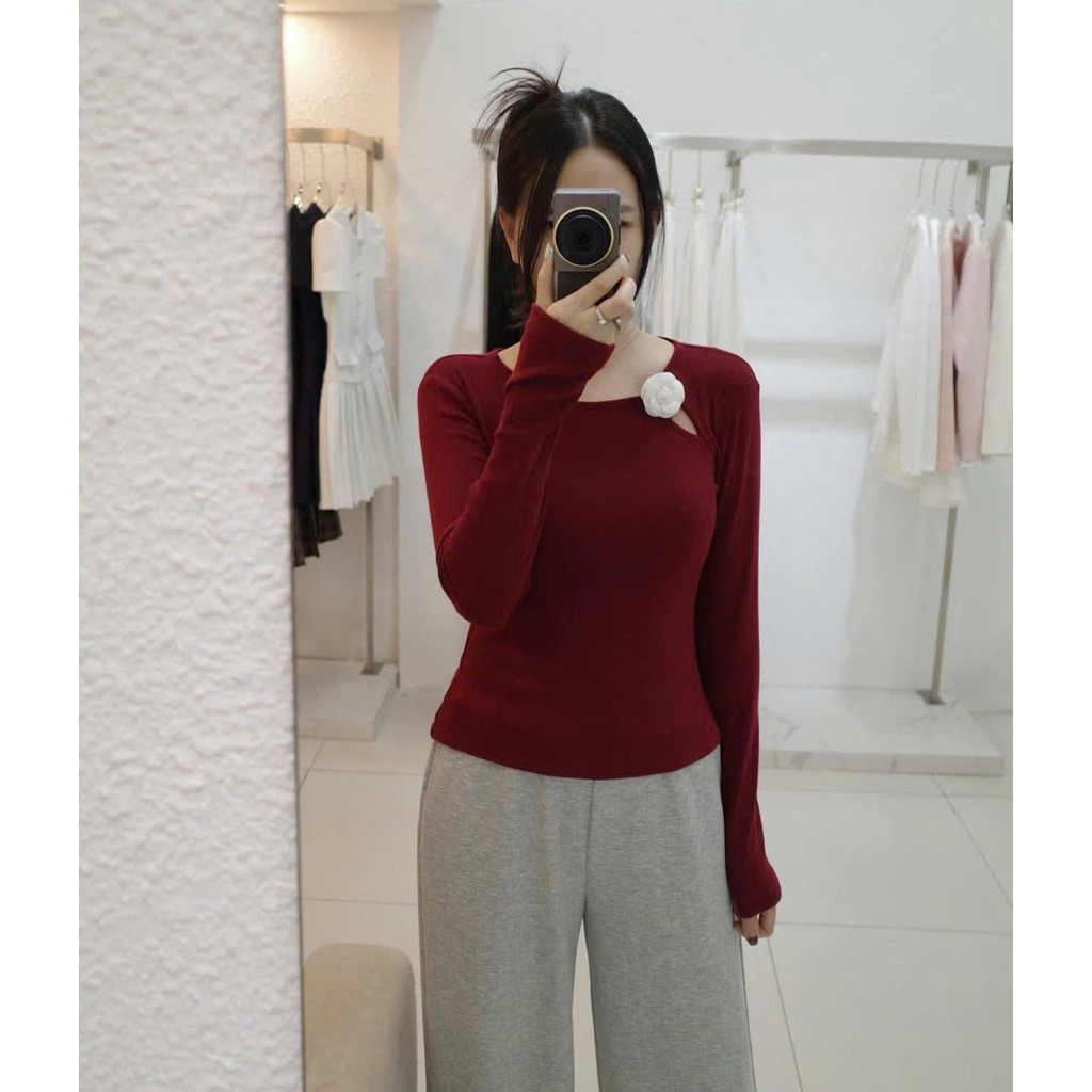 [FLOWER GIFT] MS252 Women's long-sleeved T-shirt with camellia flower appliqué, personality cut-out shoulder, 100% soft and cool stretch cotton