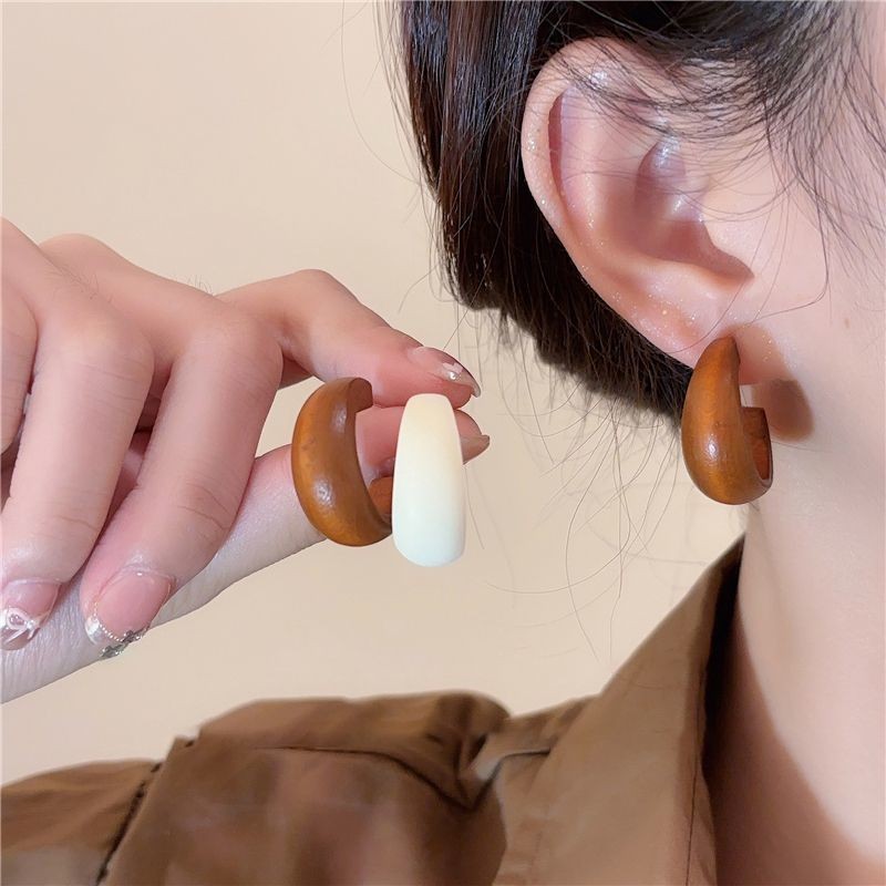Wooden Earrings Wooden Earrings Retro Style Earrings Exquisite Accessories Ready Stock Ready Stock [Wooden Warm] Sterling Silver Earrings Retro High-End Wooden Earrings Niche Simple All-Match Design C-Shaped Earrings Earrings New Style