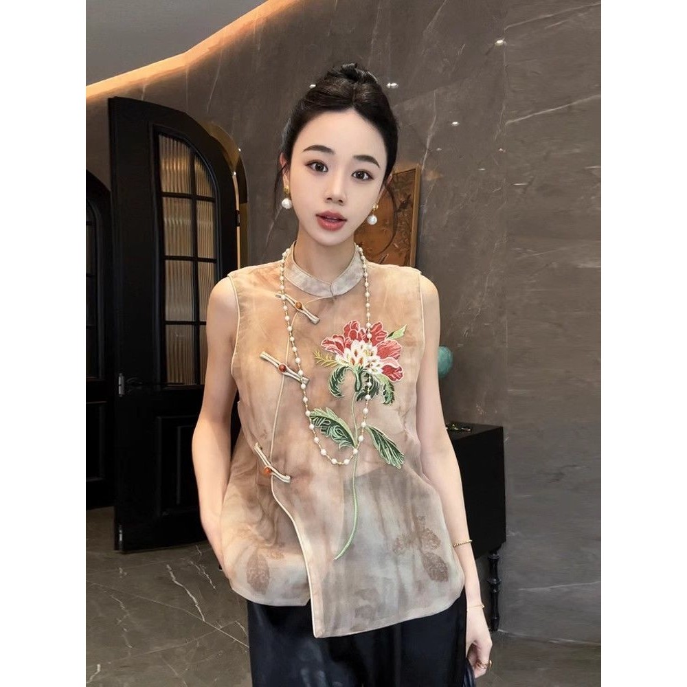 New Chinese Style Embroidered Western Style Vest Shirt Retro Buckle Fashion Age-Reducing Celebrity Temperament Sleeveless Top Women New Chinese Style Embroidered Western Style Vest Shirt Retro Buckle Fashion Age-Reducing Celebrity Temperament Sleeveless T