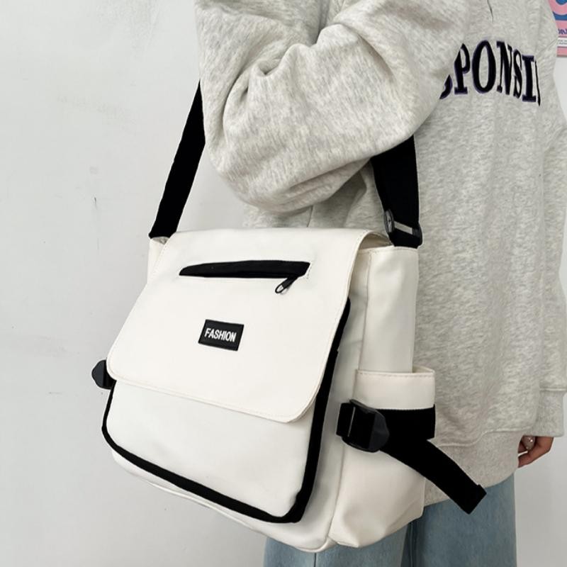 Fashionable New Student Color Blocked Shoulder Bag for Class Casual Women's Korean Version Trendy Crossbody Retro Versatile Mailman