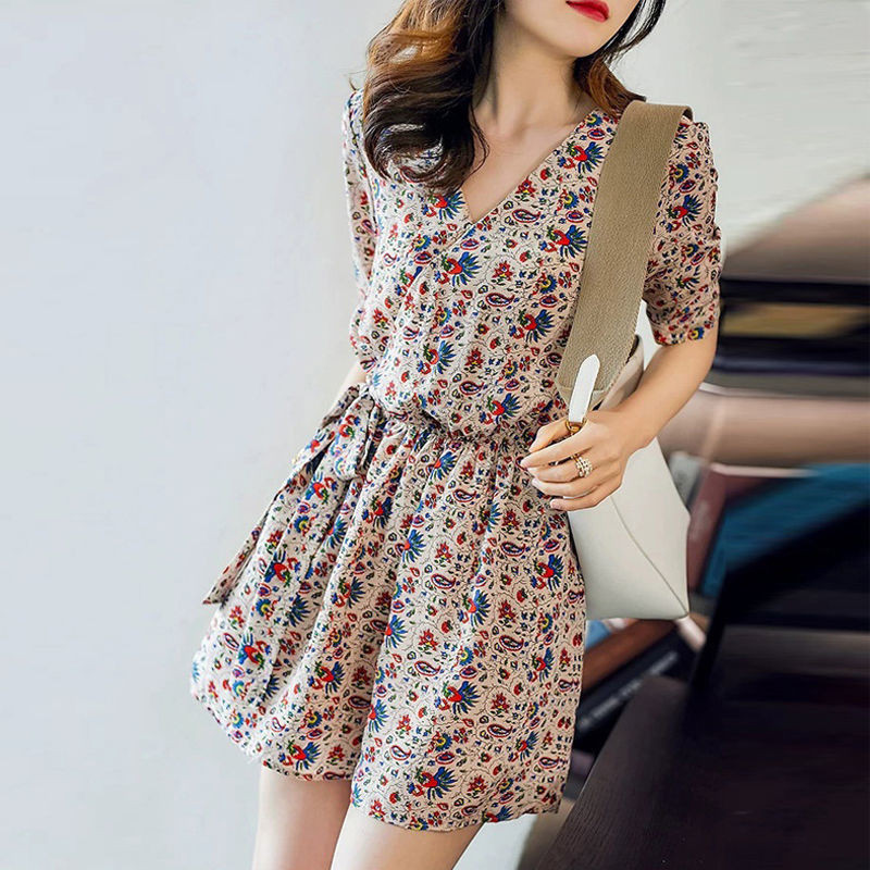 2025 Floral Jumpsuit Women's Short Sleeved V-neck Slim Fit Versatile Summer Shorts Set
