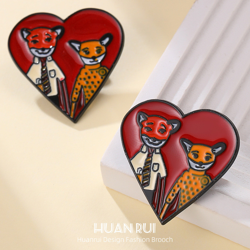 New Cartoon Comedy Animation Merchandise Fox Mom Dad Love Shape Unique Fashion All-Match Jewelry Brooch