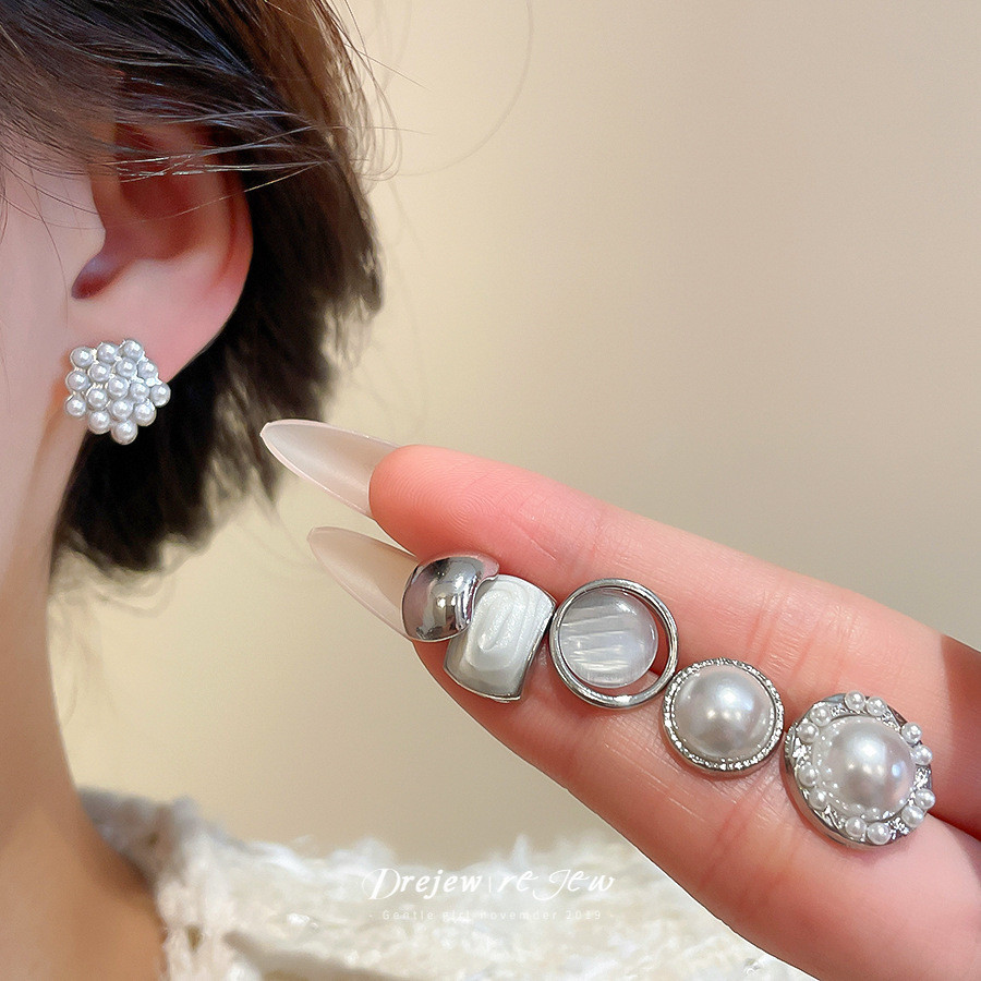 DREJEW Women's 5-Pair Multi-Style Stud Earrings Set, Pearl Crystal & Metallic Design Fashion Jewelry for Daily Wear