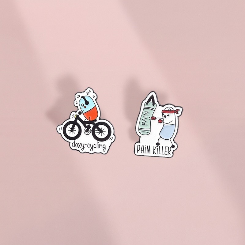Funny Medical Pun Enamel Brooch Pain Relief Capsule Shape Metal Badge Backpack Accessories Gift for Medical Workers and Pharmacy Students