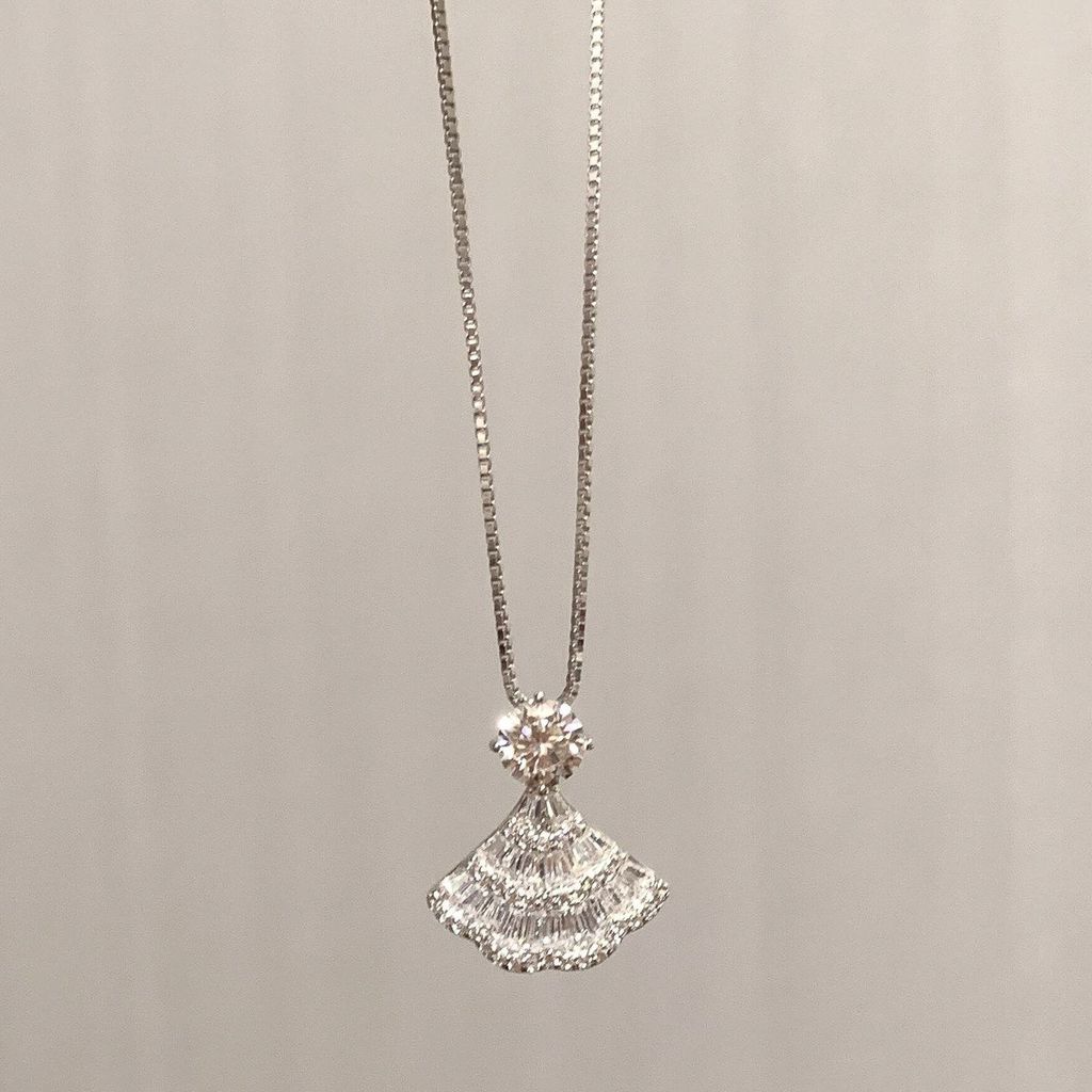 4.19-Flashing Full Diamond Small Cedar Necklace Women's High-End Niche Design Small Skirt Clavicle Chain