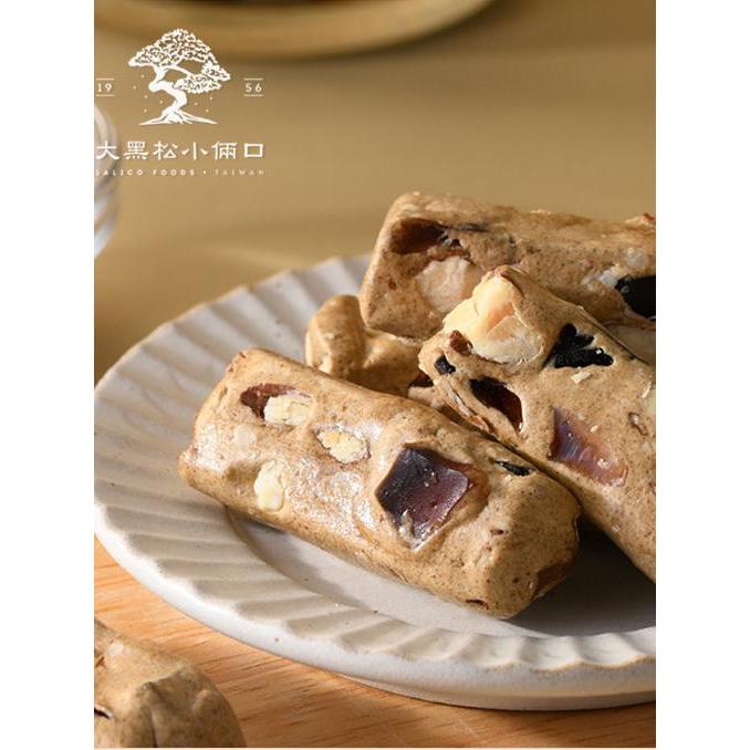 China Taiwan Big Black Pine Small Mouth Pearl Milk Tea Nougat Pineapple Cake Onion Roll Cake Egg Roll Snack Gift Box