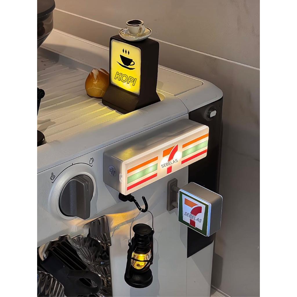 [Koleksi 5334 Orang] Xiaohongshu Gaya Sama Kedai Kopi Magnet Peti Sejuk Magnet Kedai Serbaneka Kreatif Tanda Lampu Kotak Cahaya Magnetic Family Mart Mainan Magnet Peti Sejuk Kayu Magnet Peti Sejuk Retro Papan Mesej Magnet Peti Sejuk Thai Magnet Peti Sejuk
