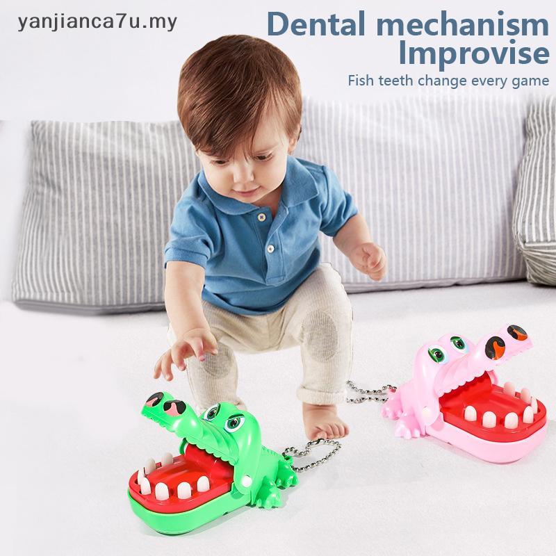 yanjianca7u.my Funny Biting Hand Crocodile Mouth Keychain Cartoon Animal Press Teeth Bite Fingers Triy Toy Keyring Pendant Bag Decor MY