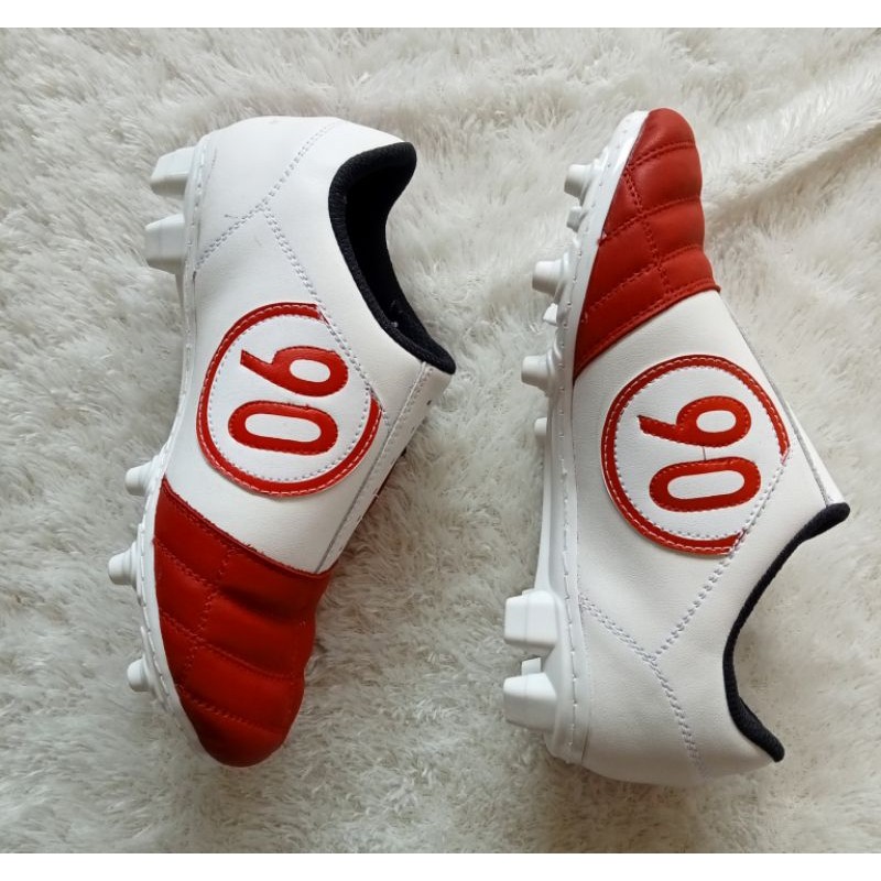 Sport Athletic T 90 soccer shoes made of cowhide stitched soles all around guaranteed strong Active