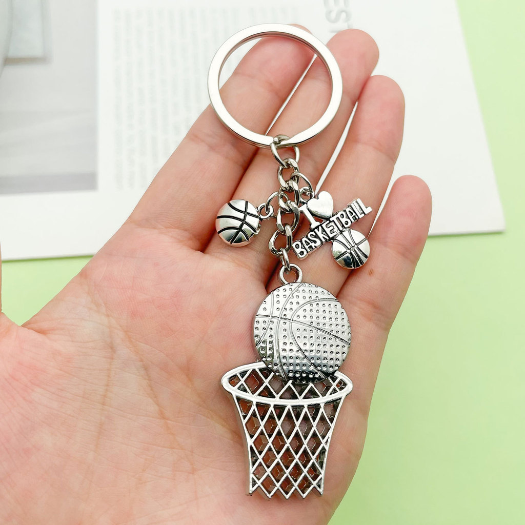 Creative Mini Basketball Hoop Keychain Pendant, Alloy Sports Car Key Chain for Boys, Unique Basketball Game Peripheral Gift for Fans