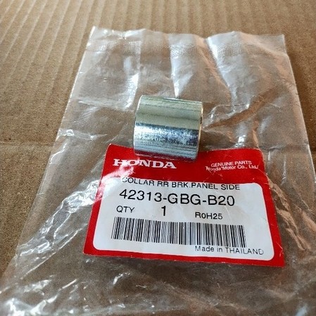 42313-GBG-B20 Rear Axle Cover Right Side Genuine All Wave Models 1 Piece Honda Parts