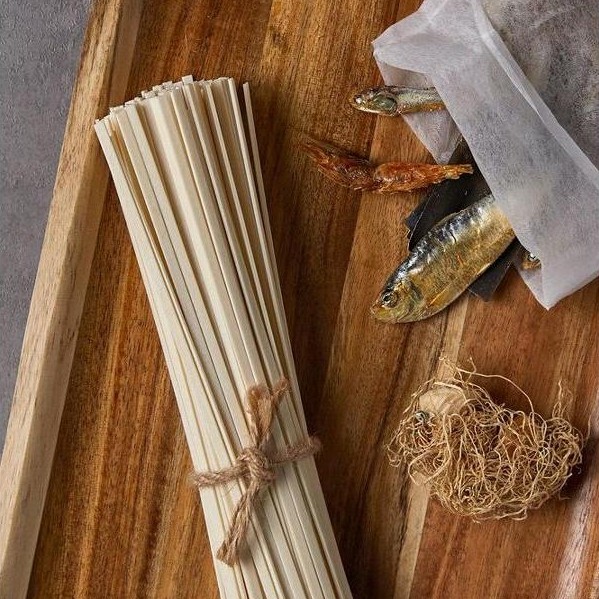 Korean Imported Wide Wheat Noodles 900g Knife-Cut Instant Noodles