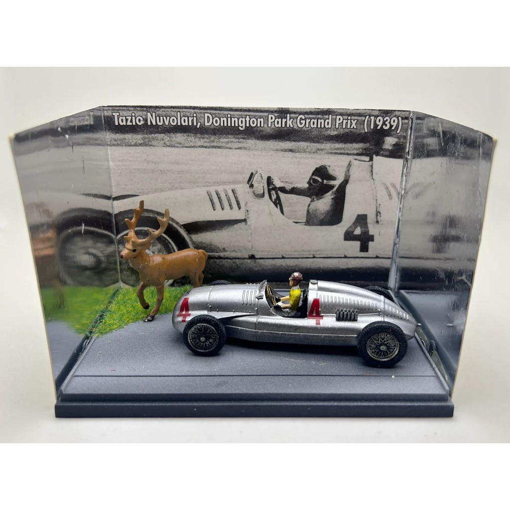 [Out-of-Print Single Platform] Made in Italy 1: 43 Audi Foreboy Auto Union Type D Alloy Car Model Scene 1938 Year Downington Park Track Legendary Rider Tazio Nuvolari Seat Driver Deer and Platform Not Fixed, Sold Individually When Shipping, Not Remote Pla