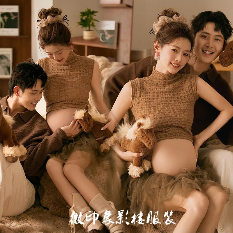 New Year's Horse Style - Comfortable Maternity Wear for Couple Photoshoots