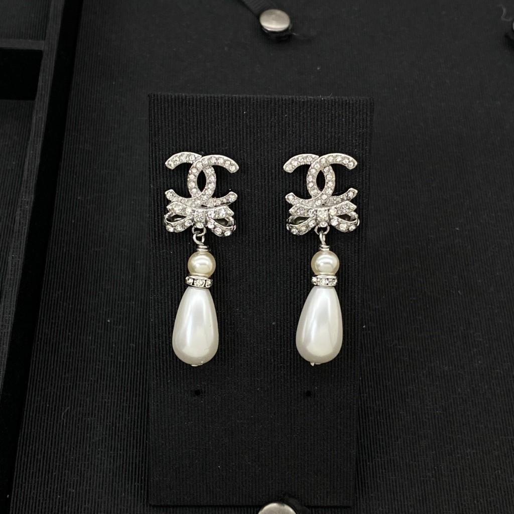 Classic Diamond Earrings Female High-Quality Tassel Fashion Sweet Simple Versatile Temperamentfrench style
