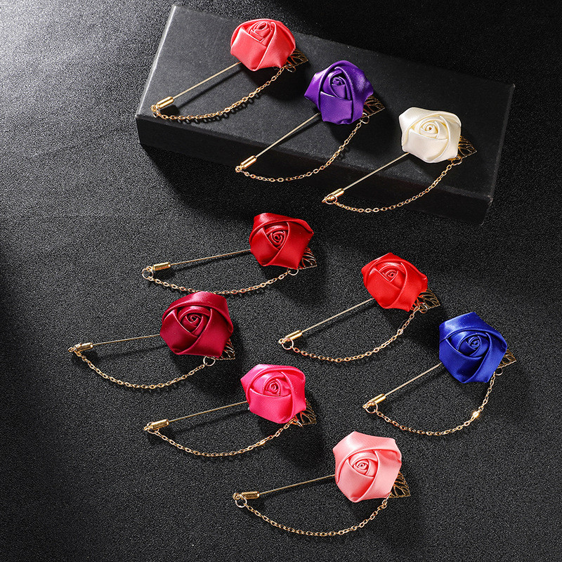 Fashion Rose Flower Brooch Golden Leaf Chain Pin for Suit Lapel Bride Bridesmaid Wedding Banquet Boutonniere Jewelry Clothes Accessory