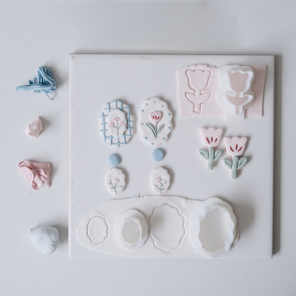 1PC Tulip Earring Making Embossing Tools Retro Lace Frame Polymer Clay Cutter DIY Jewelry Necklaces Pendant Cutting Die Molds Mother's Day Sugar Cake Mold