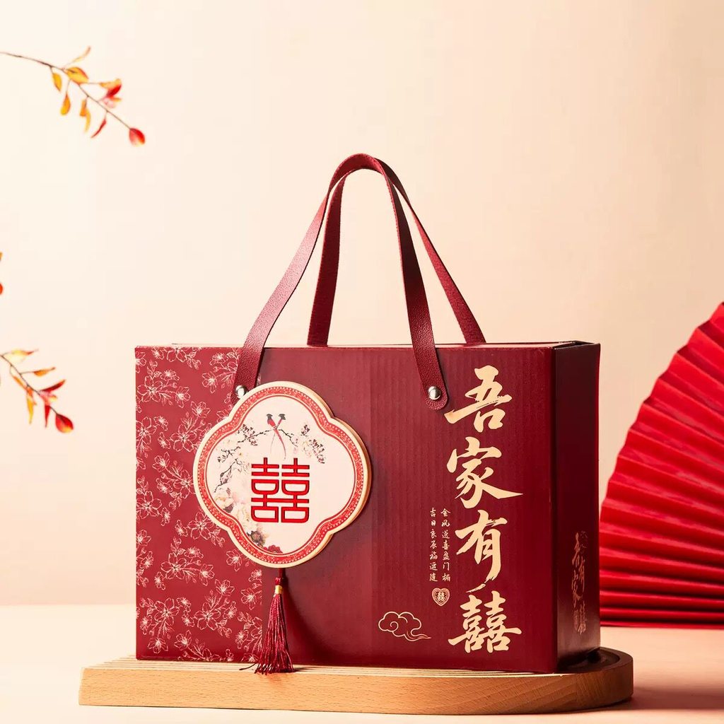 raya gift box raya gift set Kotak gula-gula perkahwinan Cina baru berwarna merah, keluarga saya mempunyai hadiah tangan yang bahagia, rasa mewah, kotak butang mudah alih yang lebih besar, kotak kosong