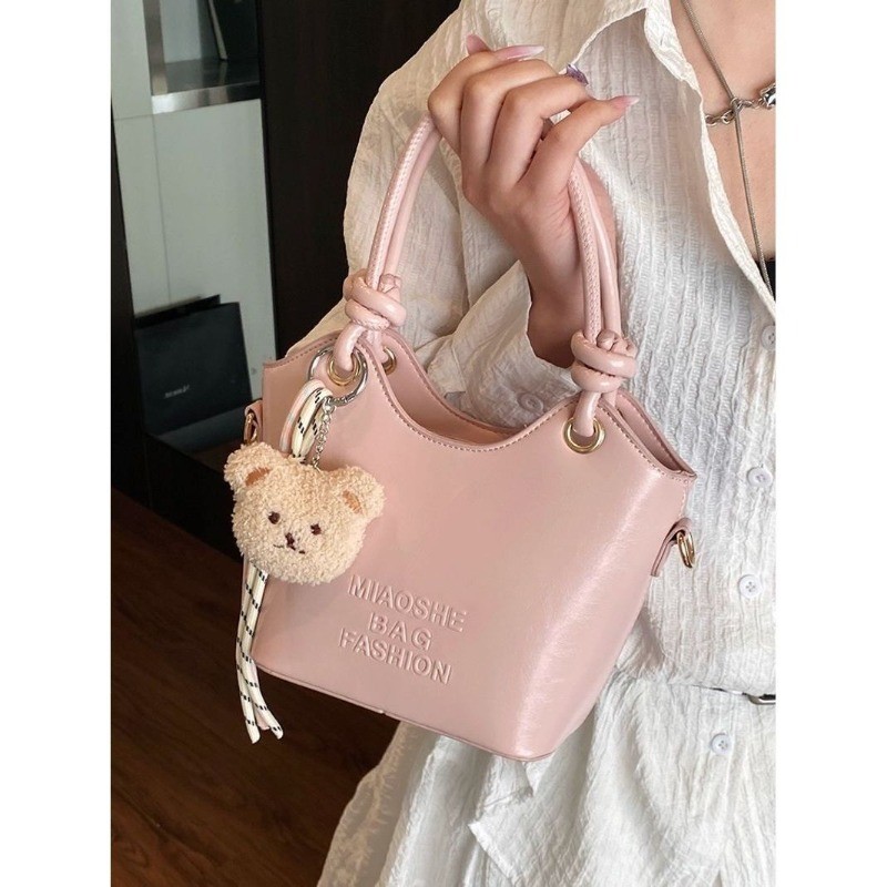 Style ️ Spring Fashionable Handbag Female 2026 Versatile Niche Texture Western Shoulder Bag Solid Color Messenger