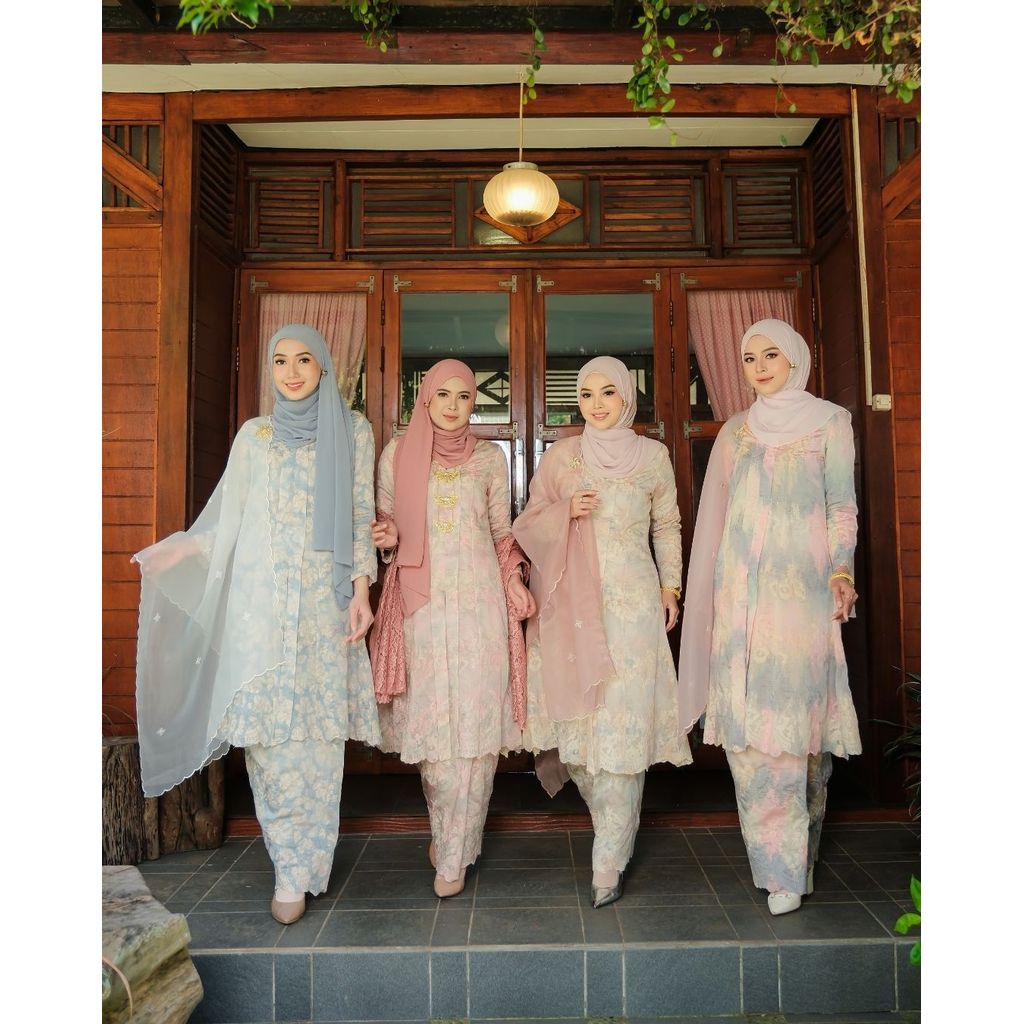 Saffya Kebarung Embroidery With Kain Lipat Batik [SMALL CUTTING. PLEASE REFER MEASUREMENT CHART]