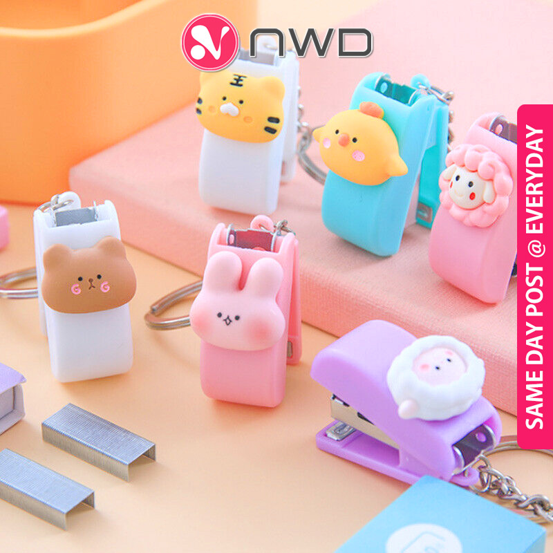 《 》Cute Cartoon Keychain Stapler Portable Mini Staplers Office School Supplies Student Gift Stationery Reward 订书机