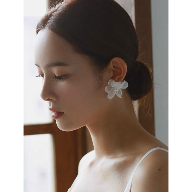 [SG Seller] Korean Pearl Blossom: Minimalist Floral Elegance Wedding/Bachelorette Party/Prom Ear Stud