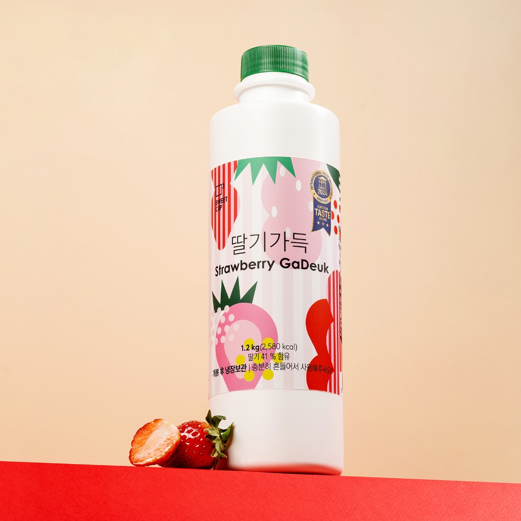 All-in-One Strawberry Gadeuk (Gadeuk = Full/Loaded)