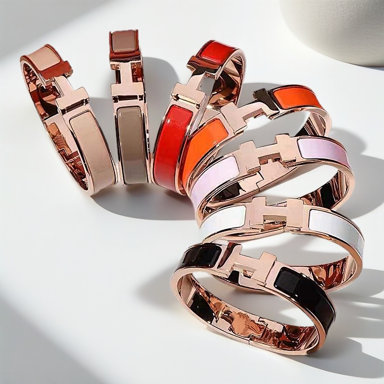 LAVANDE 18K Bracelet Titanium Steel Letter H Bracelet Girls Fashion Trend Couple Bracelet New Style Stainless Steel Titanium Steel Jewelry Boys Gold Bracelet FEOA