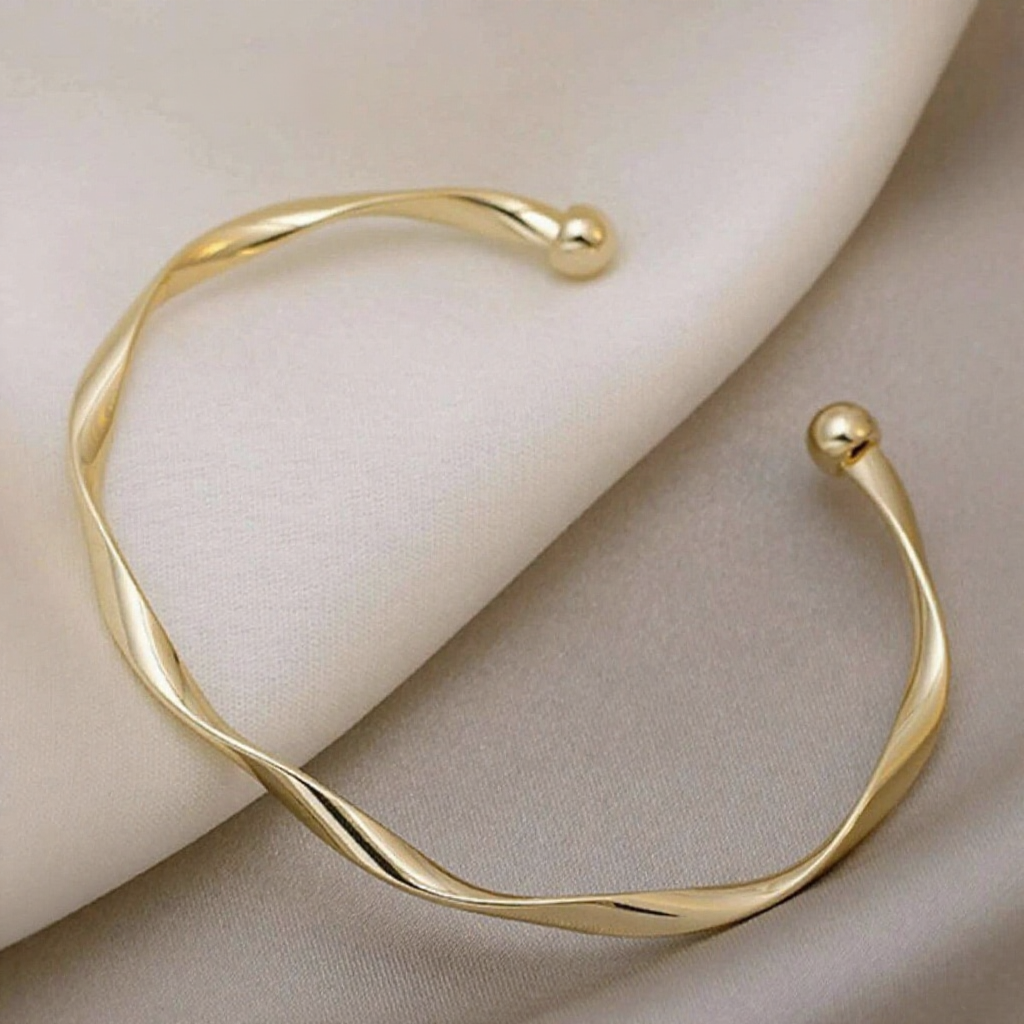 Lovito Casual Plain Open Mobius Versatile Bestie Couple Bracelet for Women LFA09649 Lovito Gelang Pasangan Bestie Serbaguna Mobius Terbuka Polos Kasual untuk Wanita