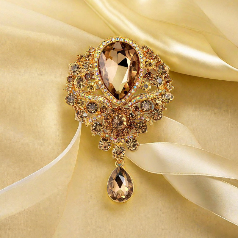Elegant Brooch - Exaggerated Vintage Jewelry Pin, Bold Statement Piece for Blazers & Coats