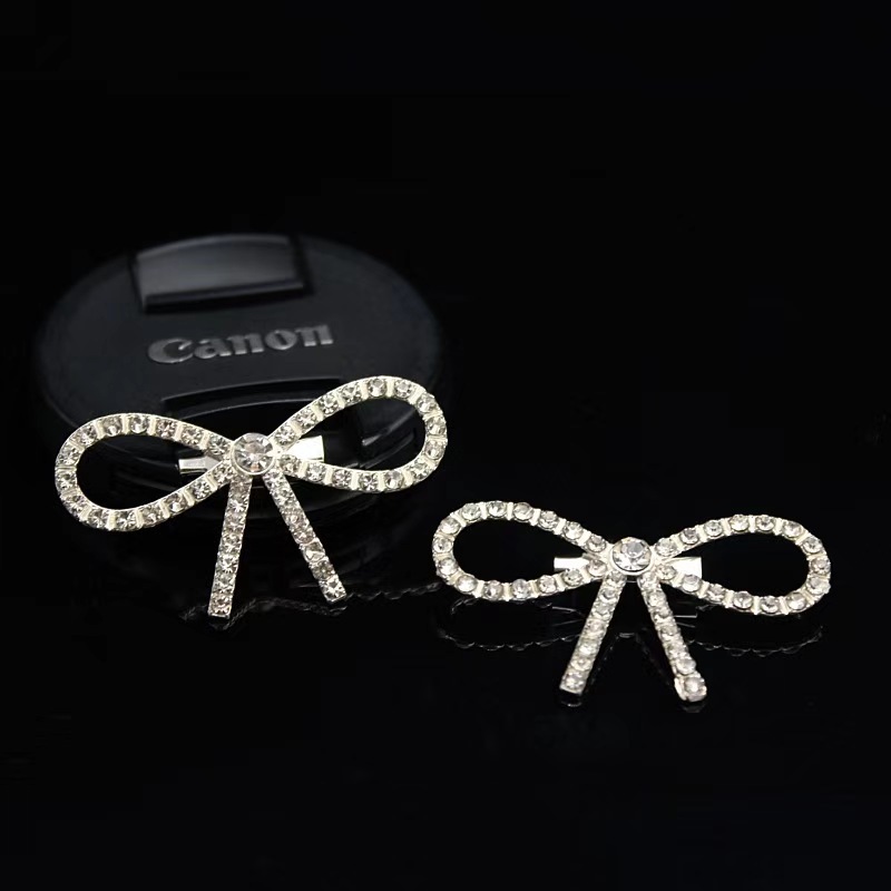 Chic Bowtie Brooch Elegant Fashion Accessory Unique Design Pin for Stylish Outfits