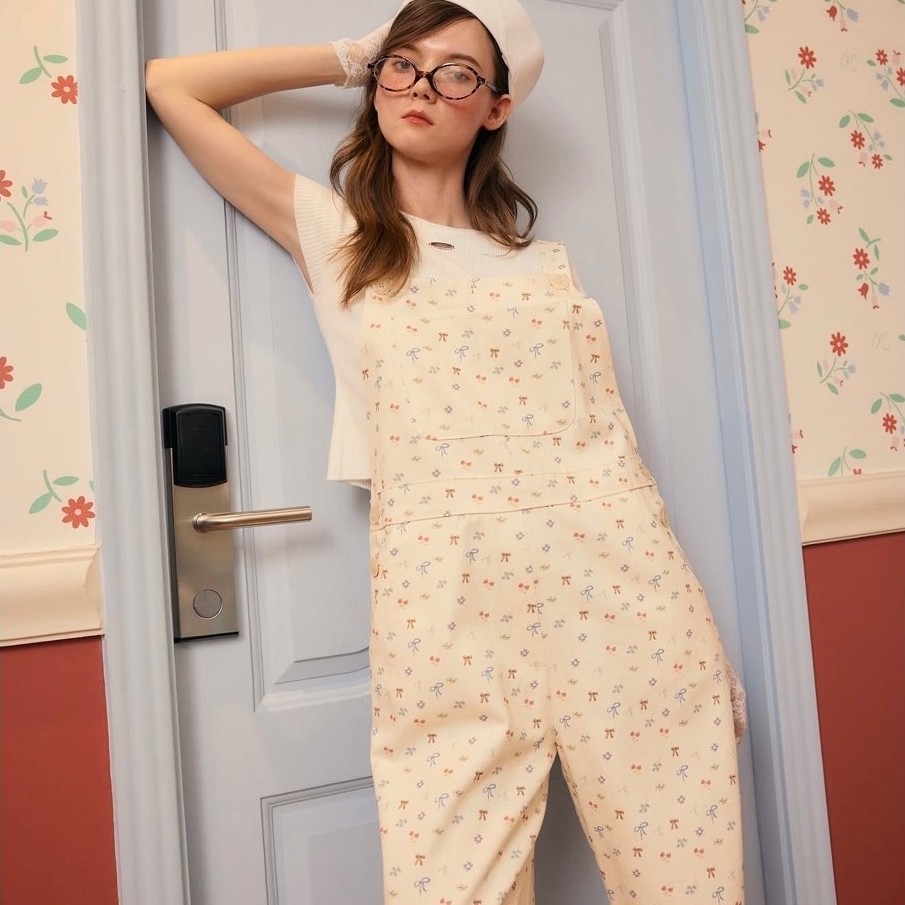 Forwarding A Long Overalls lookbooklookbook jane jumpsuit Model (Size.S And L) Cream Color Bow Pattern Cute (used)