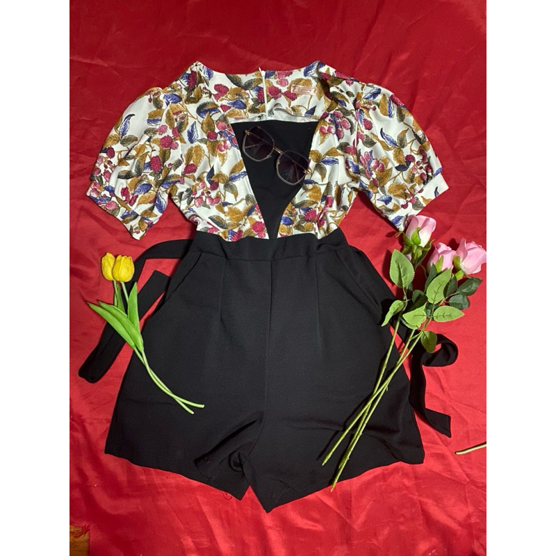 Short Jumpsuit With Floral Pattern Wave Fabric