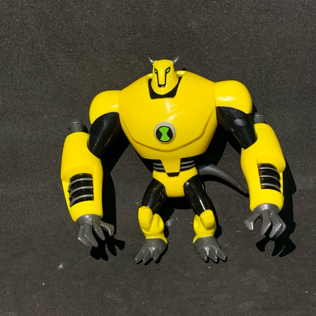 ben10 armadillo With Tail Medium Condition
