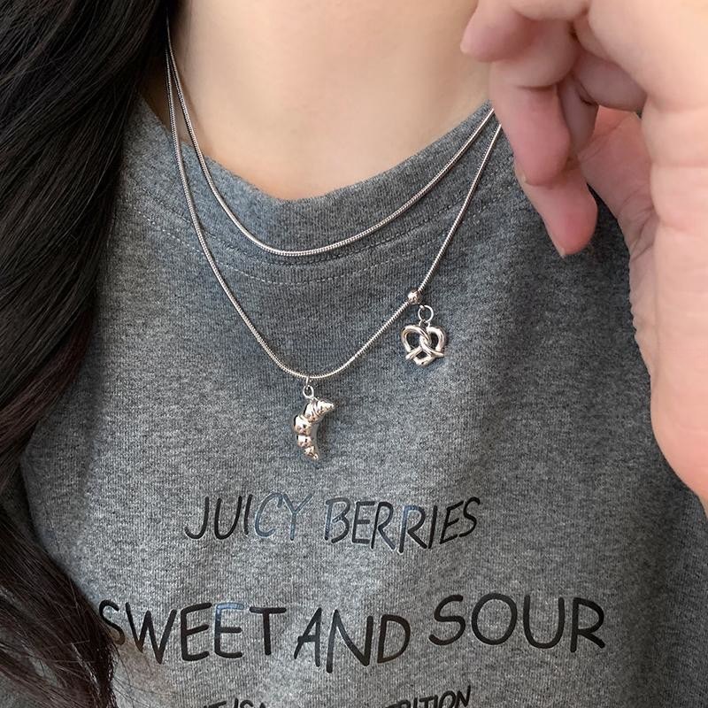 Silver Layer Necklace Croissant & Pretzel | Sweet And Cool Korean Style Suitable For All Looks.