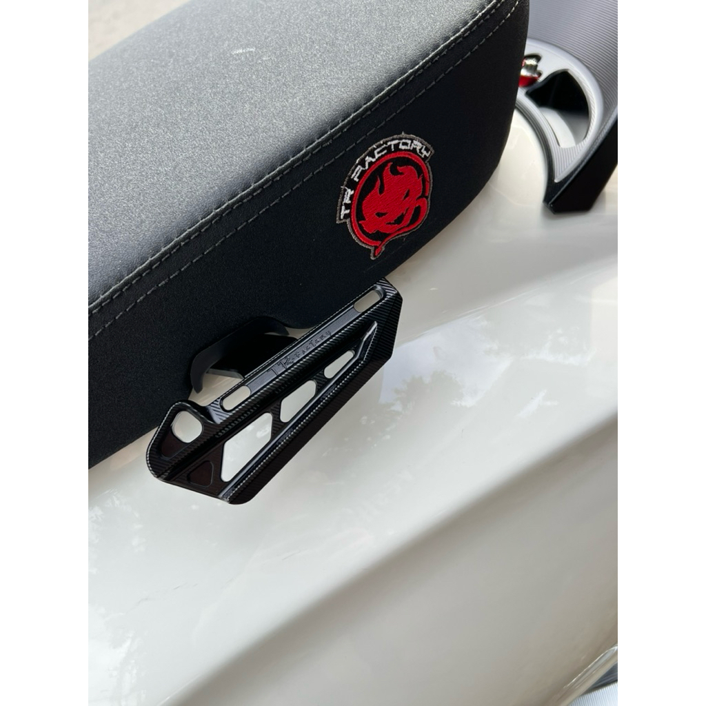 TR Factory V2 Rear Handle For Vespa Sprint/Primavera/LX125/S125/GTS/GTV Aluminum CNC Side
