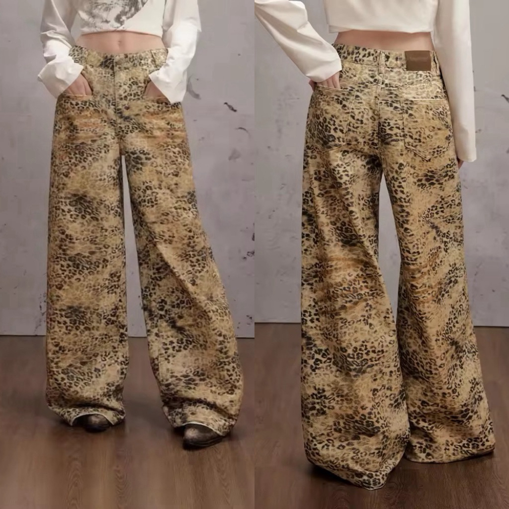 Unifree | Leopard Print Straight-Leg Jeans Loose Fit Low Waist Very Beautiful Color NEW in Pack