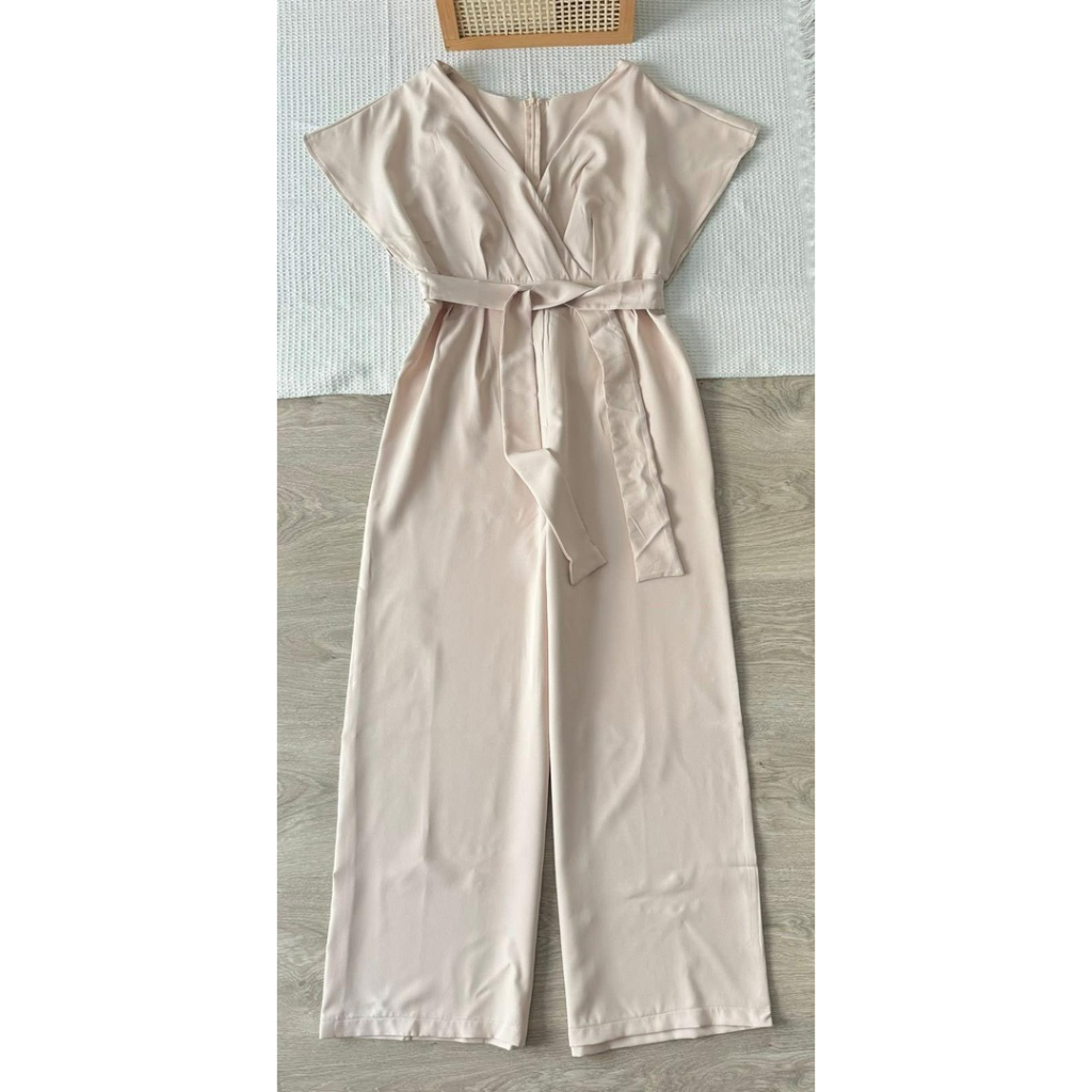 SHEIN Jumpsuit Long Pants Light Cream Color Similar To The Style Very Good Fabric Comfortable Wear Back Zipper There Is A Waist Tie.